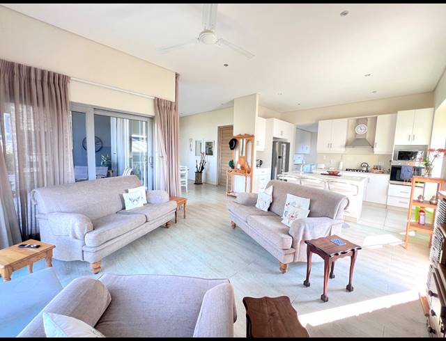 2 BEDROOM FREESTANDING TO LET IN RENISHAW HILLS